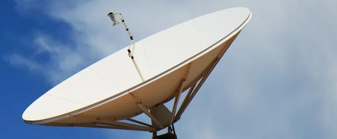 ¿Cuál es la diferencia entre Internet satelital y tradicional?